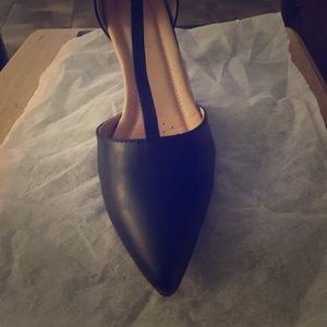 Cross cross ankle t-strap Mary Jane pumps